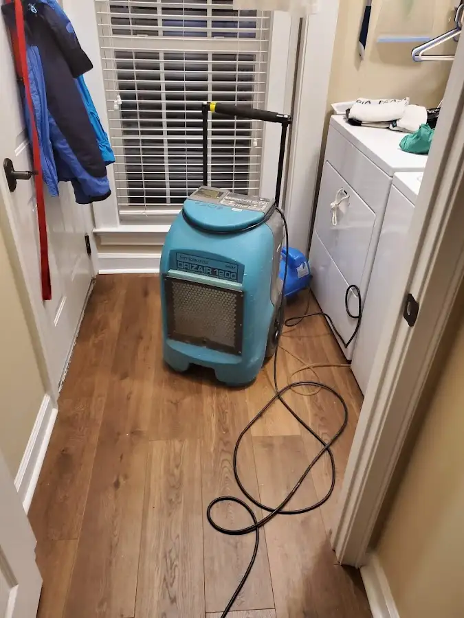 Commercial dehumidifier deployed for Crawl Space Restoration in Reynolds